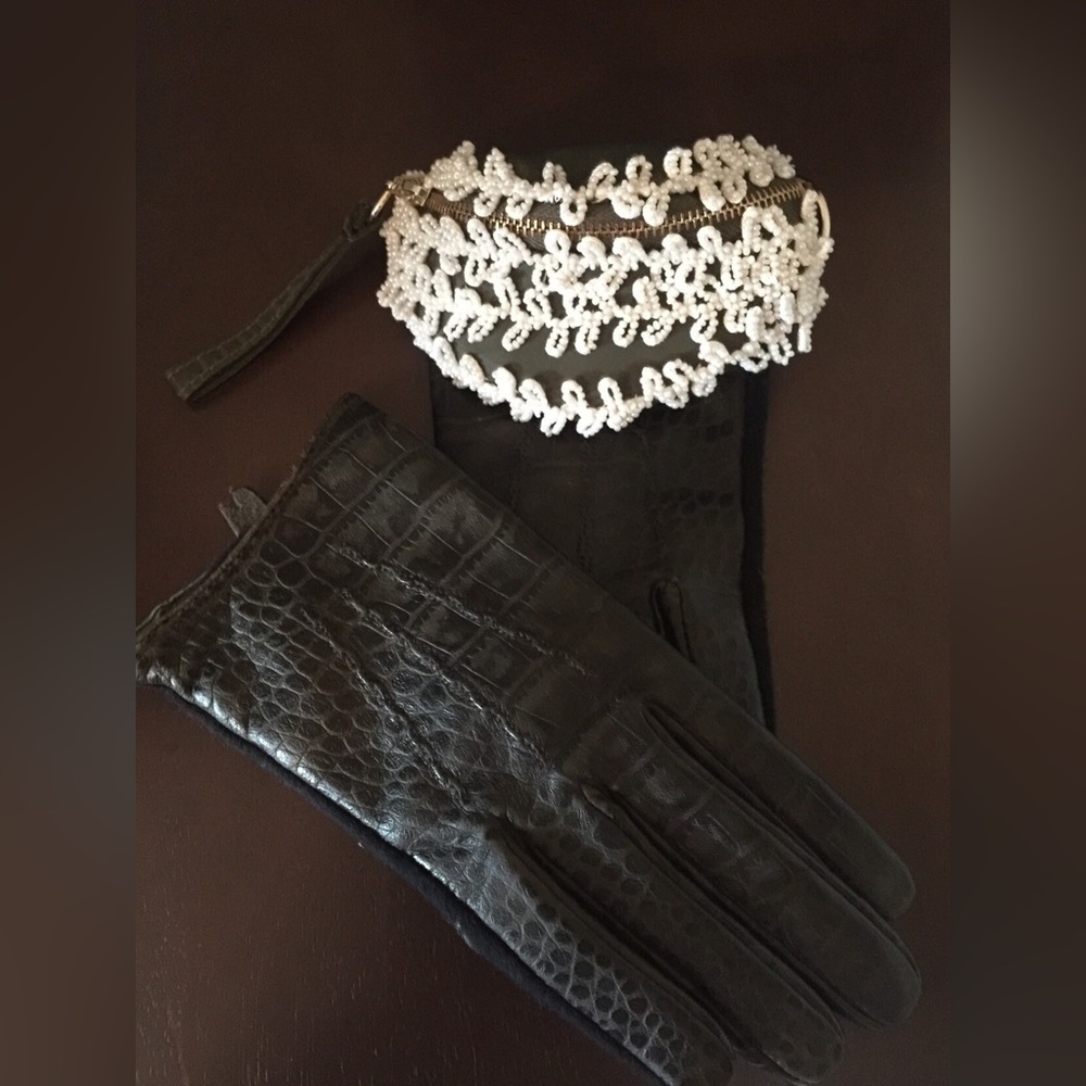Gloves with one sided pouch (NEW)
